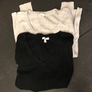 2 abound v neck lightweight sweaters